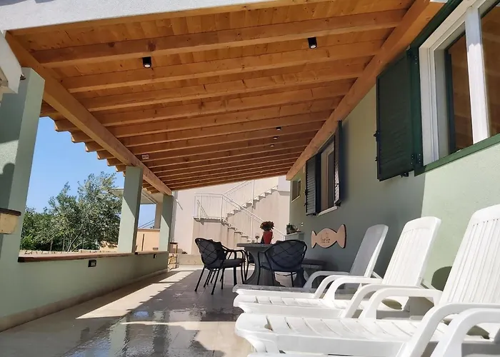 House Petar By Sea